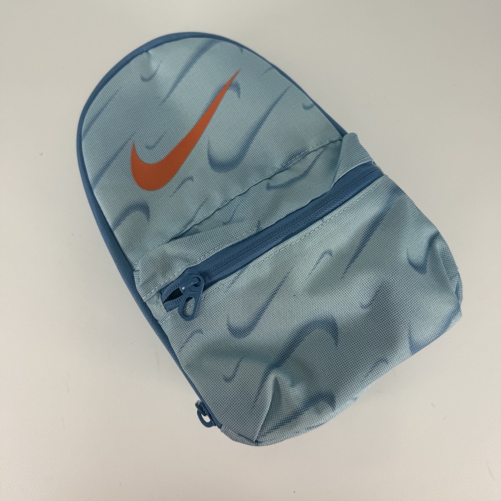 NIKE Classic Fuel Pack Lunch Bag LIGHT BLUE 9A2747-UAV